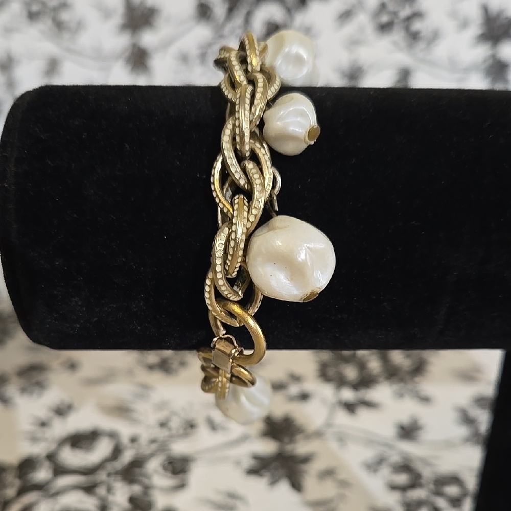 Gold Chunky Chain Link Bracelet with Pearls slp30